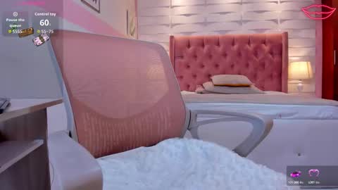 Snapshot of mhellissaw chatting on 12-15-25, 11:42 melissa online show from 12-15-25, 11:42