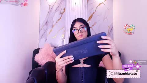 Snapshot of mhia_kate chatting on 05-18-26, 12:11 Mhia Kate online show from 05-18-26, 12:11