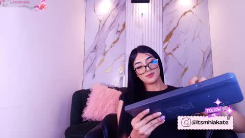 Snapshot of mhia_kate chatting on 05-20-26, 12:11 Mhia Kate online show from 05-20-26, 12:11