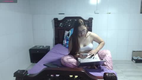 mia online show from 04-01-26, 02:01