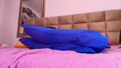 Emi online show from 02-04-25, 01:23