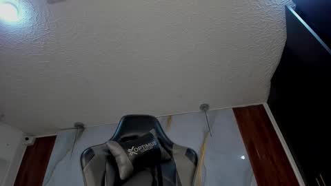 Snapshot of mia_18v chatting on 11-18-25, 06:01 Violett online show from 11-18-25, 06:01