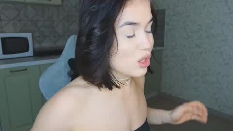 Snapshot of mia___lunaa chatting on 02-18-25, 01:10 Mia online show from 02-18-25, 01:10