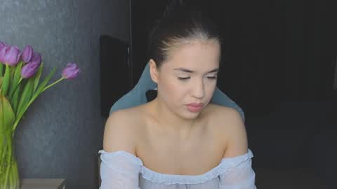 Snapshot of mia___lunaa chatting on 03-10-25, 05:00 Mia online show from 03-10-25, 05:00