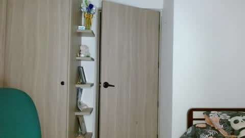 Mia online show from 04-16-26, 03:51