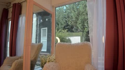 Mia  Milan online show from 10-10-25, 06:34