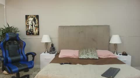 Snapshot of mia__zoe chatting on 05-24-26, 03:22 Mia Zoe online show from 05-24-26, 03:22