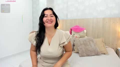 Mia Aristizabal online show from 11-27-25, 01:46