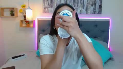 M I A  A Y R A online show from 10-01-25, 03:18