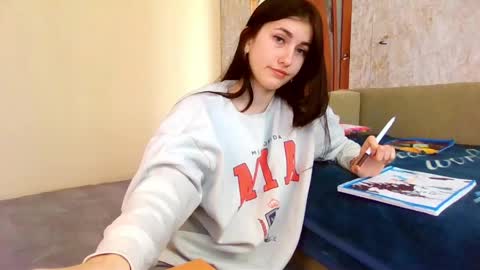 Snapshot of mia_beauti_live chatting on 04-28-26, 12:54 mia_beauti_live online show from 04-28-26, 12:54