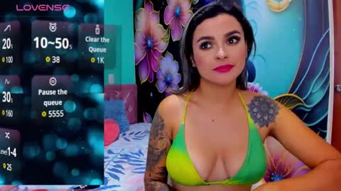 Snapshot of mia_bigtits_17 chatting on 12-13-24, 04:43 Mia online show from 12-13-24, 04:43
