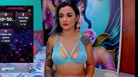 Snapshot of mia_bigtits_17 chatting on 12-18-24, 12:43 Mia online show from 12-18-24, 12:43