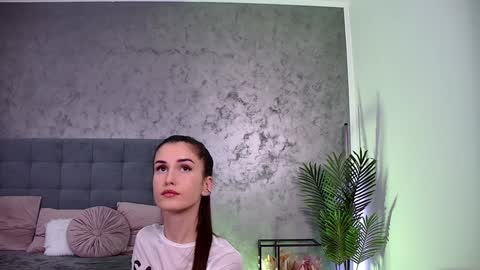 Freya Allen online show from 12-03-24, 10:40