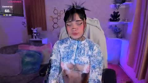 Mia online show from 04-19-26, 05:51