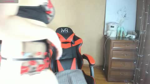 Snapshot of mia_choo chatting on 12-04-25, 09:29 Ami online show from 12-04-25, 09:29