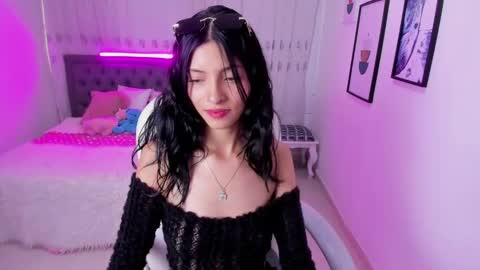 Mia online show from 11-11-25, 08:09