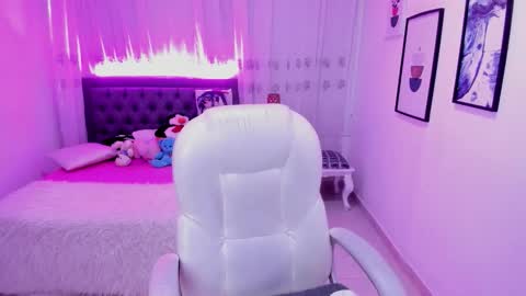 Mia online show from 12-03-25, 09:57