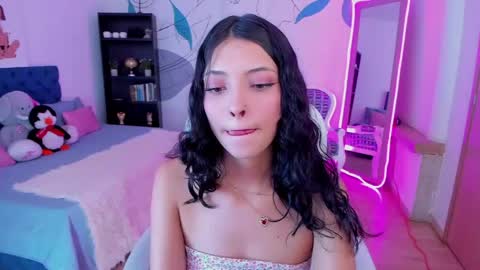 Snapshot of mia_clay1 chatting on 05-08-26, 08:14 Mia online show from 05-08-26, 08:14