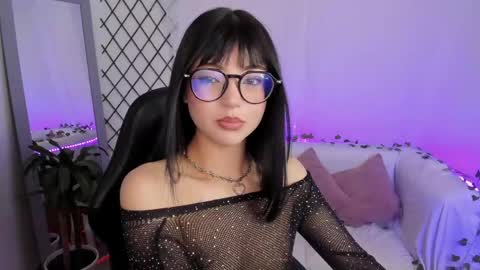 Snapshot of mia_collins_b chatting on 05-23-26, 10:25 mia_collins_b online show from 05-23-26, 10:25