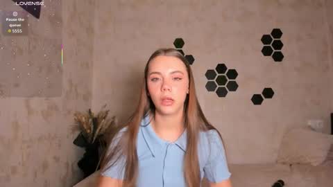 Snapshot of mia_com chatting on 10-01-25, 02:23 Mia next stream Thursday 1400 UTC1 Friday 1400 UTC1 online show from 10-01-25, 02:23