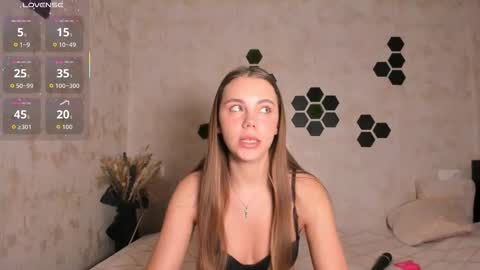 Snapshot of mia_com chatting on 10-29-25, 02:19 Mia next stream Thursday 1400 UTC1 Friday 1400 UTC1 online show from 10-29-25, 02:19