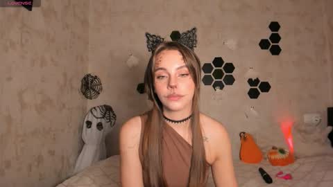 Snapshot of mia_com chatting on 10-30-25, 02:18 Mia next stream Thursday 1400 UTC1 Friday 1400 UTC1 online show from 10-30-25, 02:18