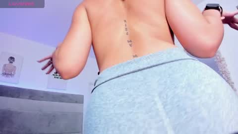 Snapshot of mia_corner chatting on 04-29-26, 01:37 mia_corner online show from 04-29-26, 01:37