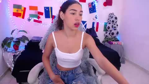 Snapshot of mia_cute_girl chatting on 06-30-26, 01:12 mia_cute_girl online show from 06-30-26, 01:12