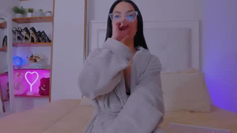 Snapshot of mia_daniellshot chatting on 03-05-25, 07:49 Sarah Luna online show from 03-05-25, 07:49