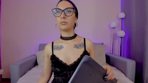 Sarah Luna online show from 04-19-26, 12:37
