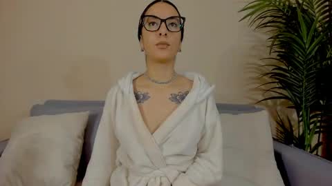 Snapshot of mia_daniellshot chatting on 05-10-26, 12:54 Sarah Luna online show from 05-10-26, 12:54