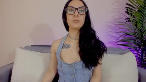Snapshot of mia_daniellshot chatting on 06-07-26, 01:59 Sarah Luna online show from 06-07-26, 01:59