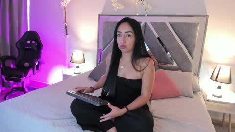 mia_davis__ online show from 05-28-26, 12:02