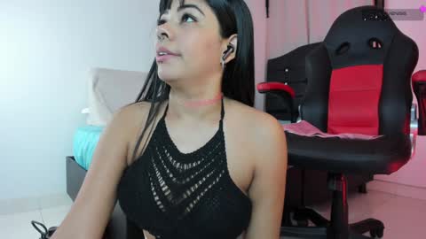 Snapshot of mia_depp chatting on 01-25-25, 01:32 Mia online show from 01-25-25, 01:32