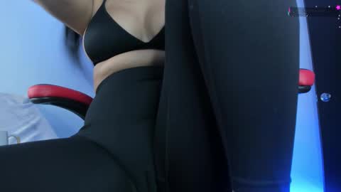 Snapshot of mia_depp chatting on 03-11-25, 08:09 Mia online show from 03-11-25, 08:09