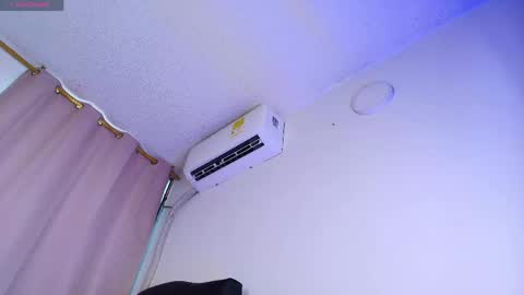 Mia online show from 04-21-26, 09:06