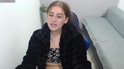 Snapshot of mia_diaz1 chatting on 10-08-25, 02:14 Mia online show from 10-08-25, 02:14