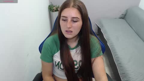 Snapshot of mia_diaz1 chatting on 10-15-25, 01:33 Mia online show from 10-15-25, 01:33
