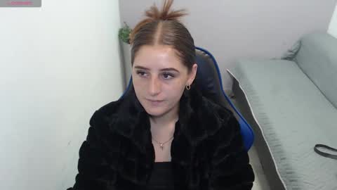 Snapshot of mia_diaz1 chatting on 10-18-25, 01:23 Mia online show from 10-18-25, 01:23