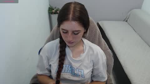 Mia online show from 11-05-25, 01:33