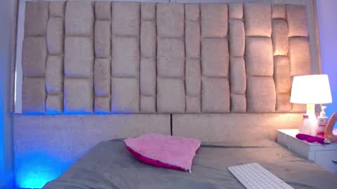 mia_dulc4 online show from 11-29-25, 04:37