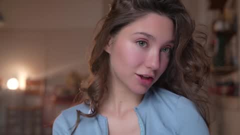 Mia online show from 10-03-25, 04:37