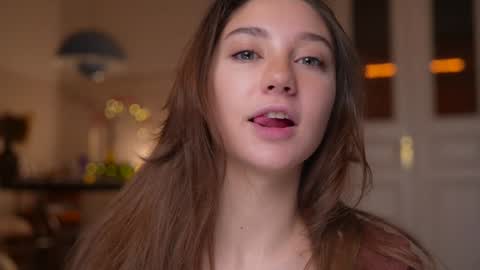 Mia online show from 12-05-25, 06:26