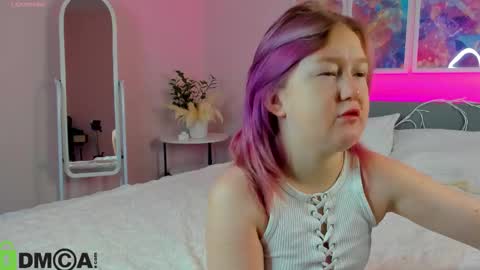 Snapshot of mia_ferd chatting on 09-22-25, 02:35 Mia online show from 09-22-25, 02:35