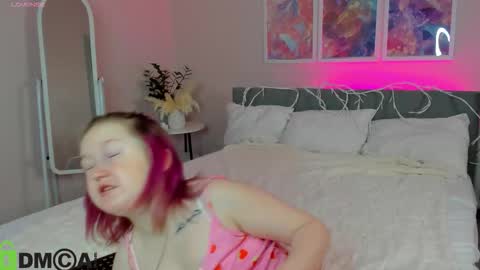 Snapshot of mia_ferd chatting on 09-24-25, 02:48 Mia online show from 09-24-25, 02:48