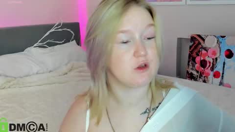 Snapshot of mia_ferd chatting on 10-12-25, 02:21 Mia online show from 10-12-25, 02:21