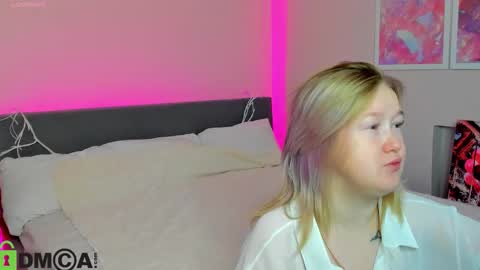 Snapshot of mia_ferd chatting on 10-13-25, 02:44 Mia online show from 10-13-25, 02:44