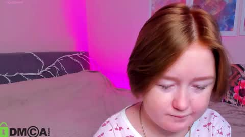 Snapshot of mia_ferd chatting on 10-23-25, 02:22 Mia online show from 10-23-25, 02:22