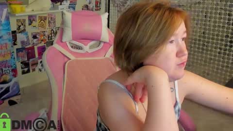 Snapshot of mia_ferd chatting on 11-10-25, 02:21 Mia online show from 11-10-25, 02:21