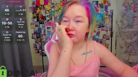 Snapshot of mia_ferd chatting on 12-22-25, 02:41 Mia online show from 12-22-25, 02:41